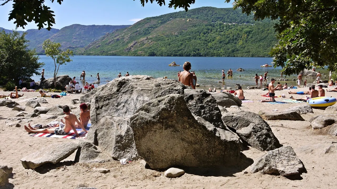 Spain's best lakes to escape the summer heat