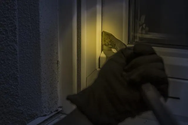 What is the law on self-defence in the home in Spain?