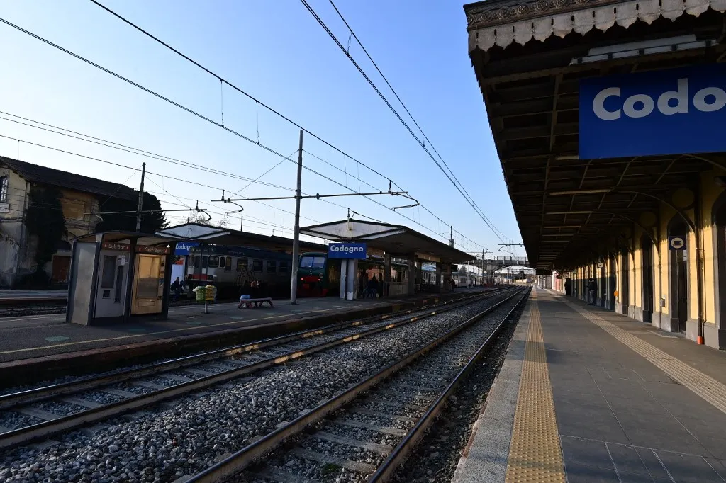 Railway-station.jpg@webp