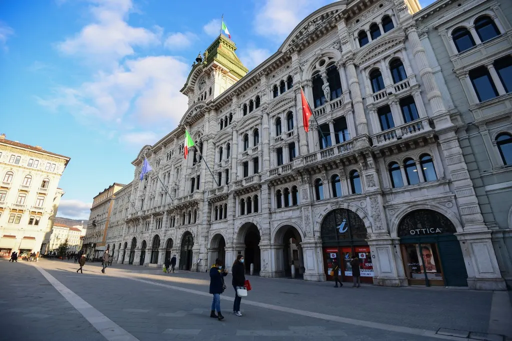 Italy scraps ID card renewals for over-70s
