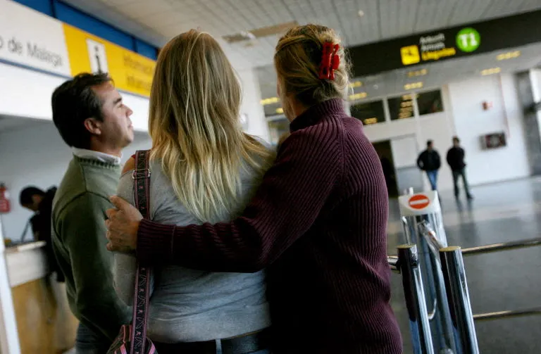 Does being born in Spain give you Spanish residency rights for life?