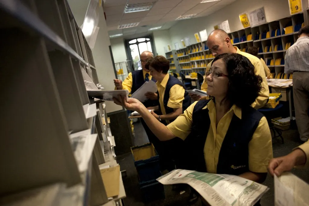 Ten things you can do at a Spanish post office (apart from post letters)