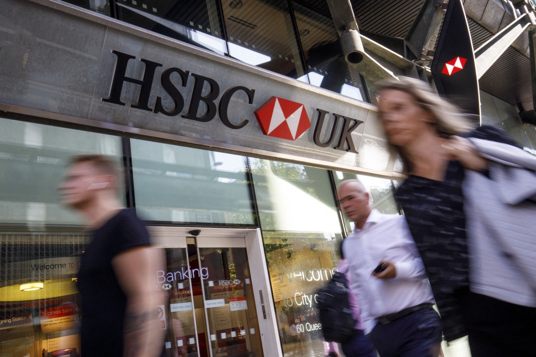 Can you pay taxes in Spain via a foreign bank account?