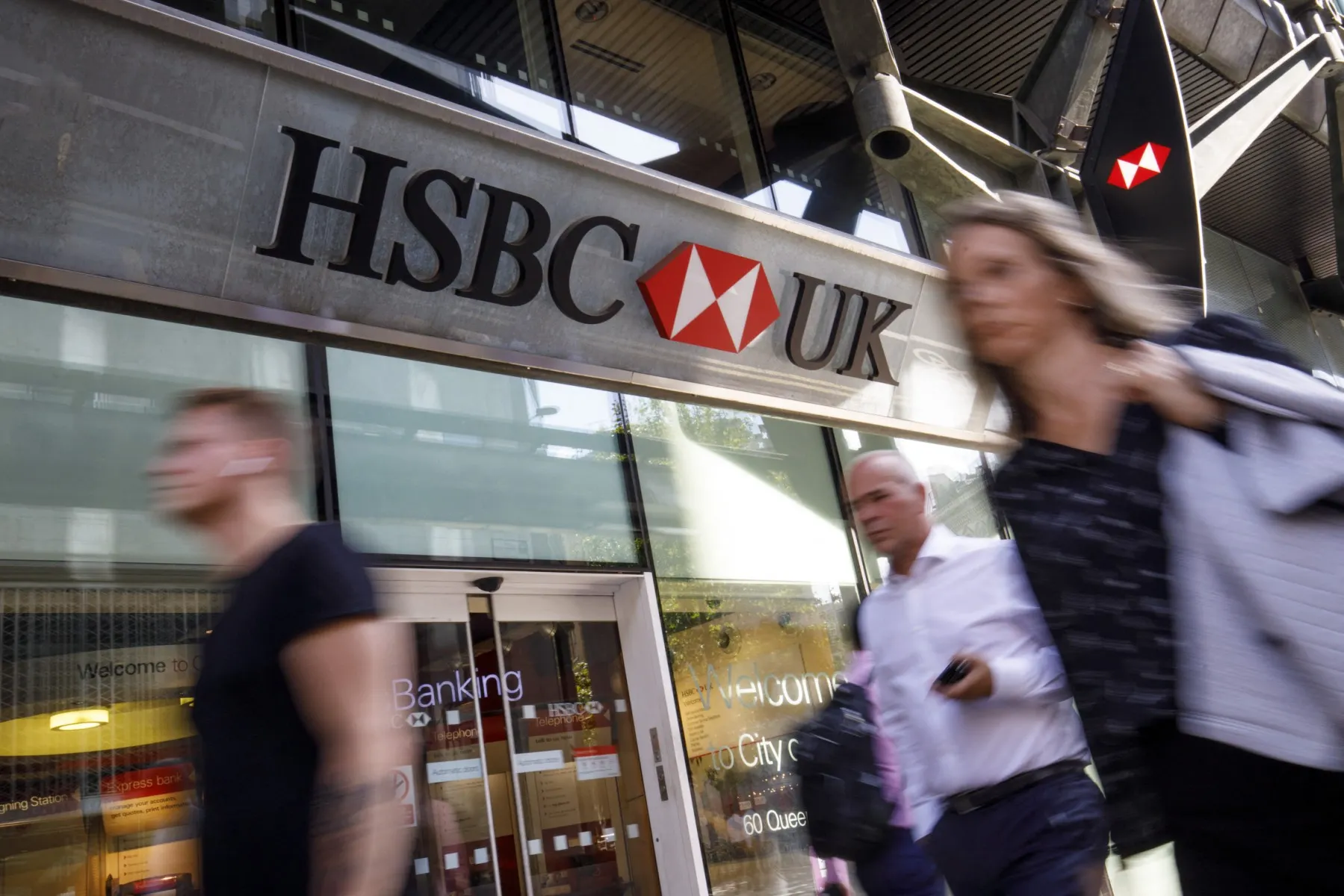 Can you pay taxes in Spain via a foreign bank account?