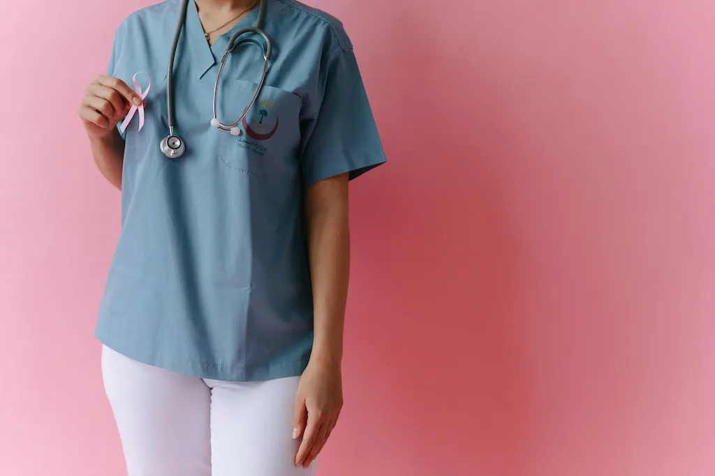 What breast cancer screening does Spain's public health system offer?