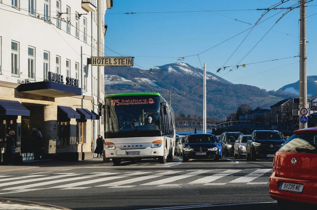 One dead after trolleybus crashes into supermarket in Salzburg