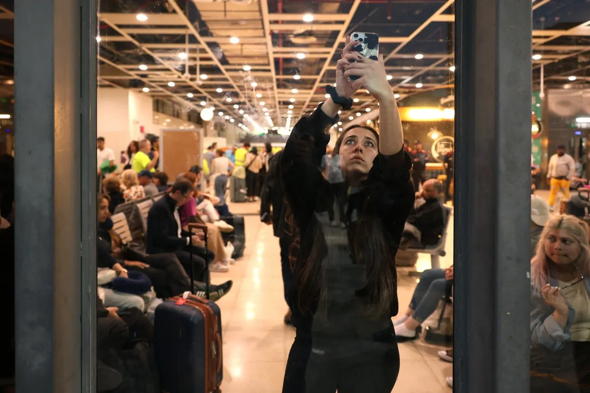 Why Spain's blackout left people's phones without internet or signal
