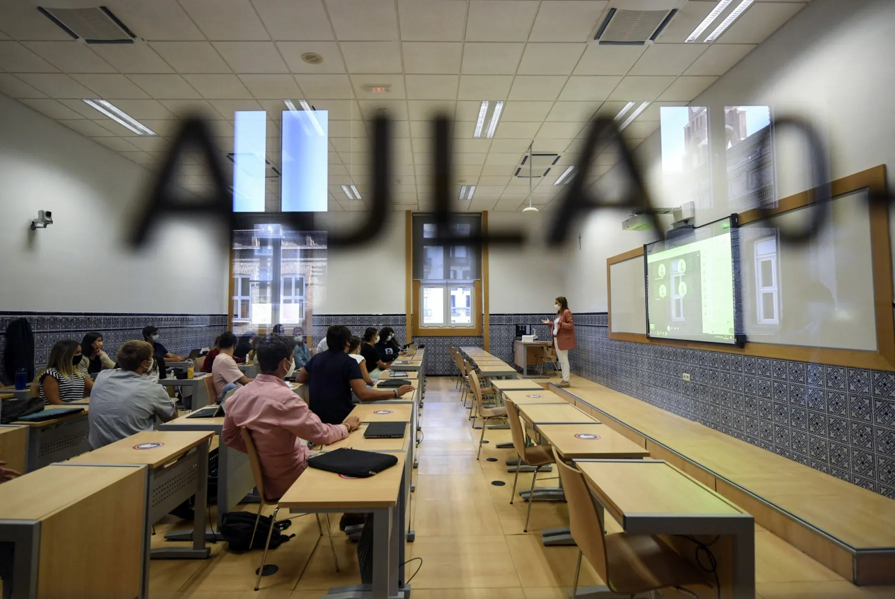 Spain's new migration law could block entry for thousands of US students
