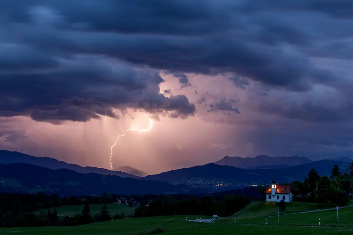 Hail and thunderstorms expected in southern Germany