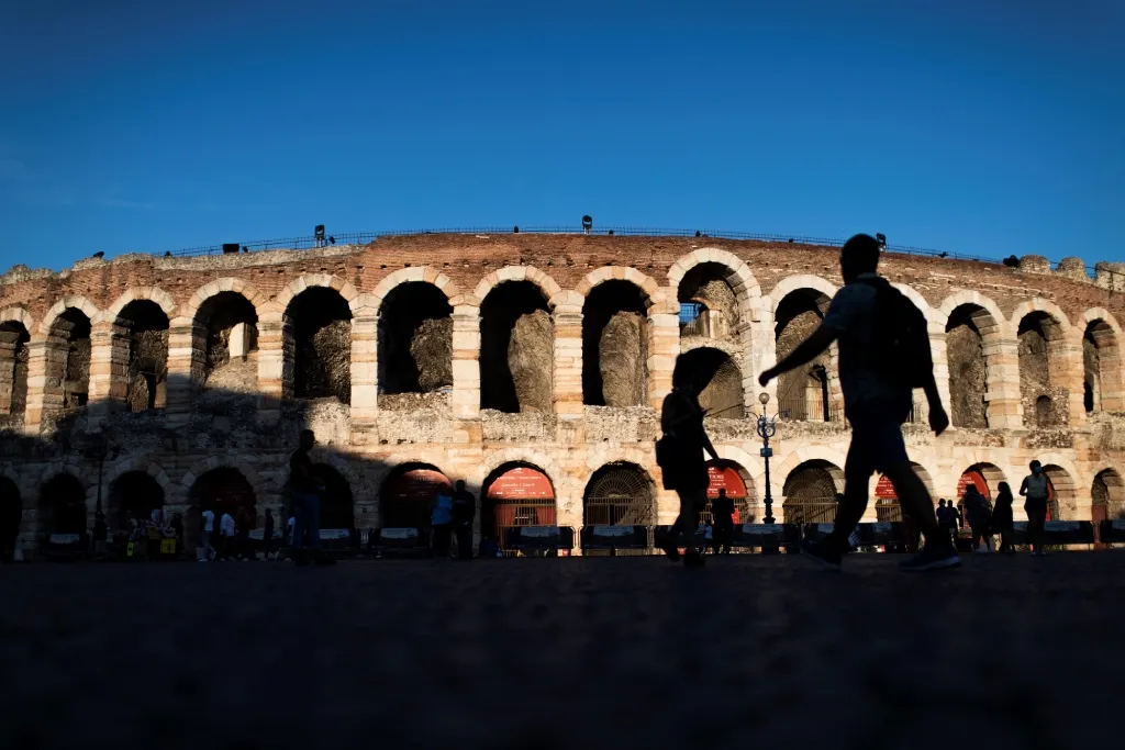 AFP__20200725__1VR9ZG__v6__HighRes__ItalyMusicShowArena-1.jpg@webp