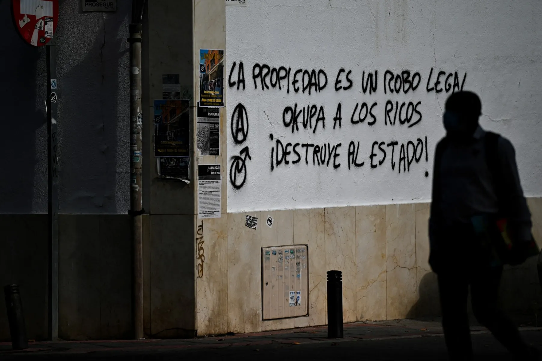 The risky trend in Spain of buying bargain homes with squatters in them