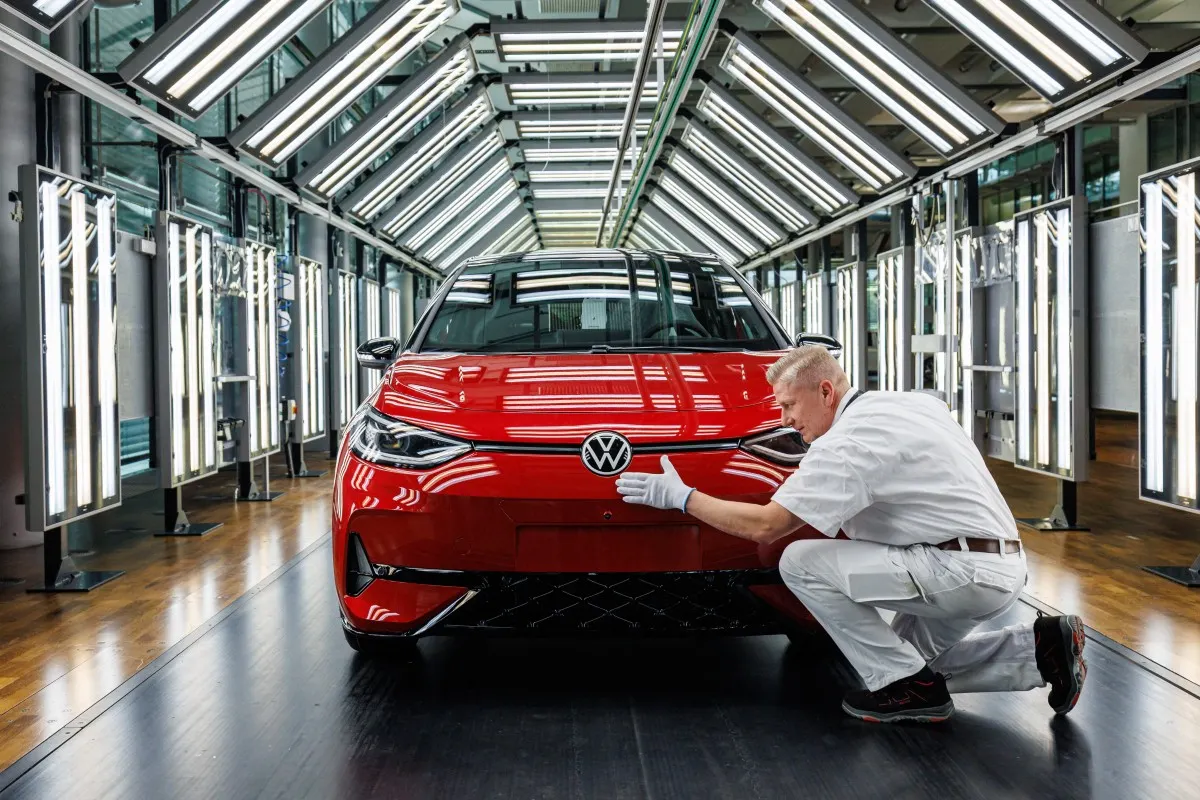 Thousands of Volkswagen workers in Germany agree redundancy payouts