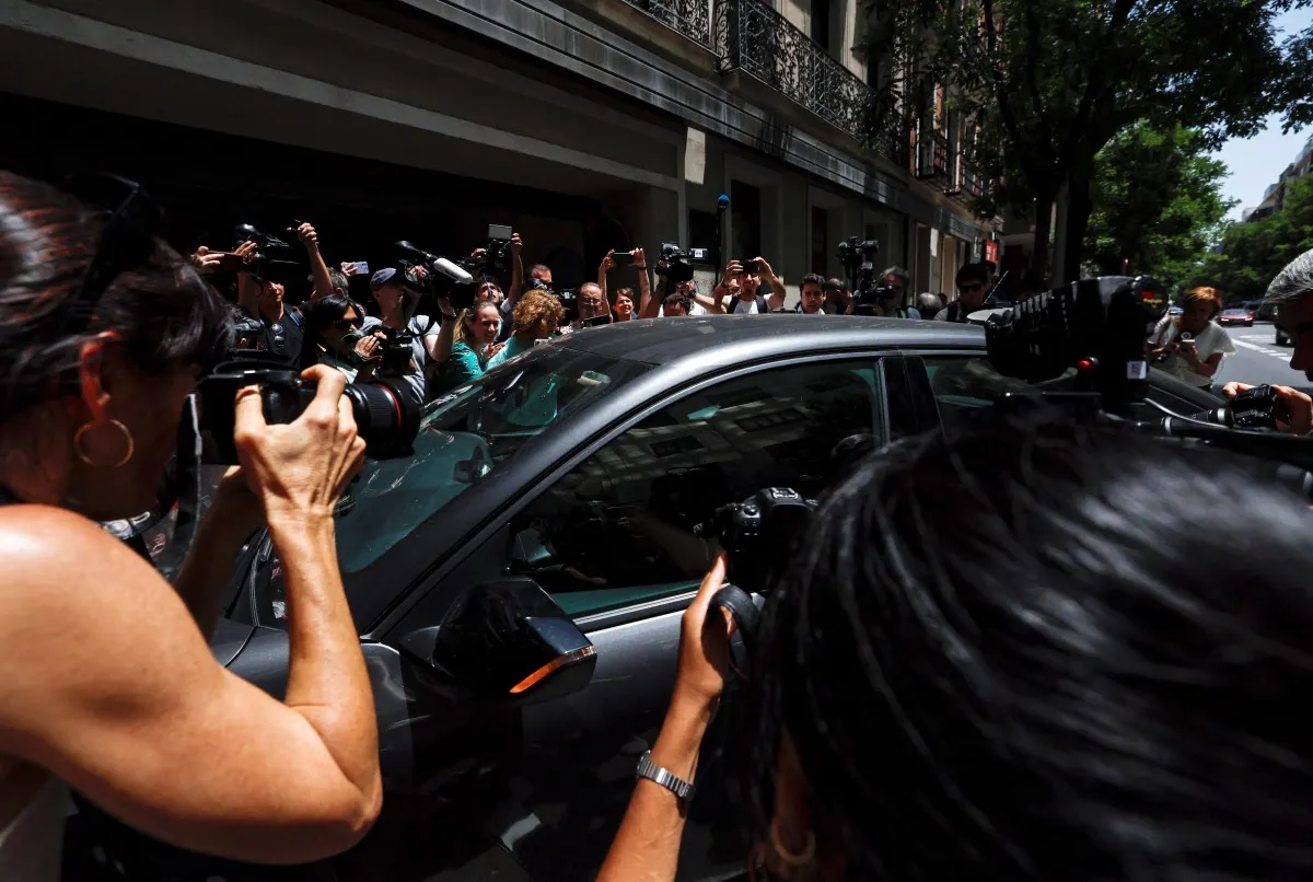Spanish police enter ruling Socialist HQ in corruption probe