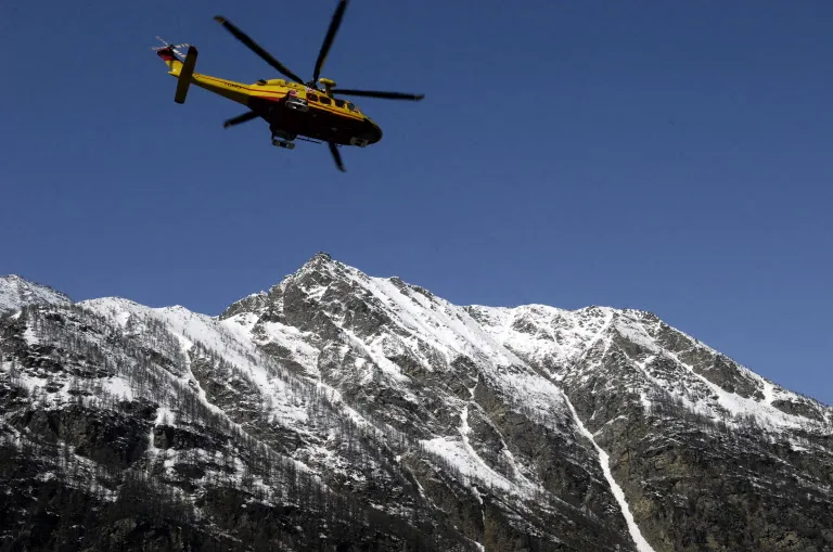 Helicopter-rescue-team.jpg@webp