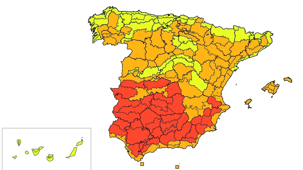 What do Spain's orange and red weather alerts mean for the public?