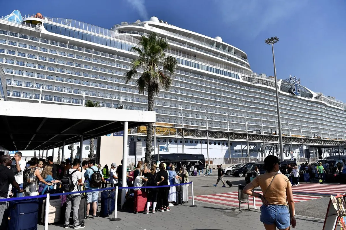 Tourist magnet Barcelona to cut cruise ship capacity