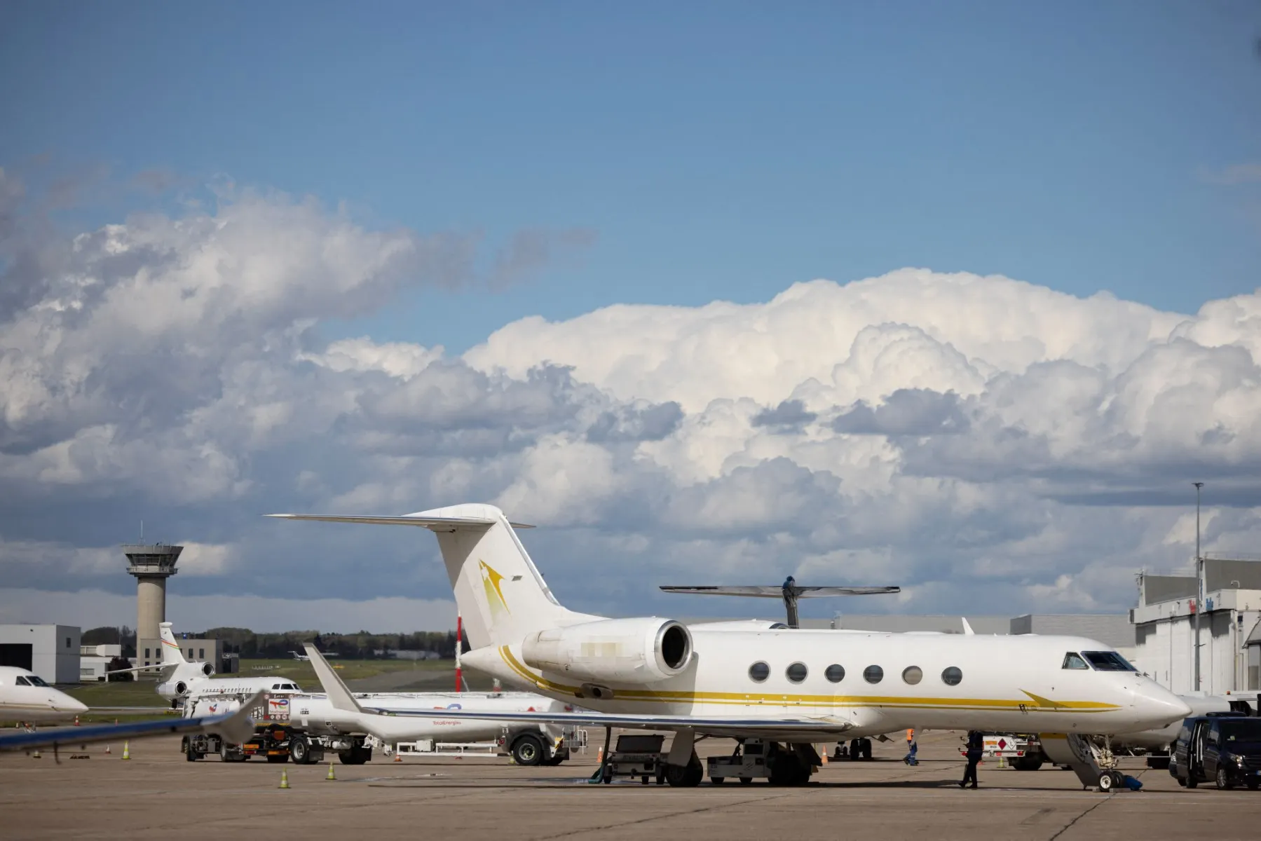 France and Spain lead efforts to tax private jets