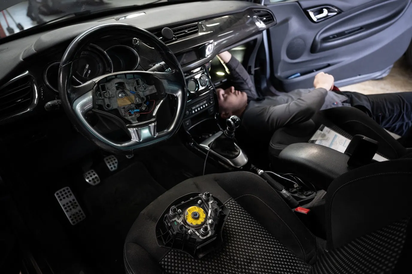 France orders carmakers to step up airbag recalls