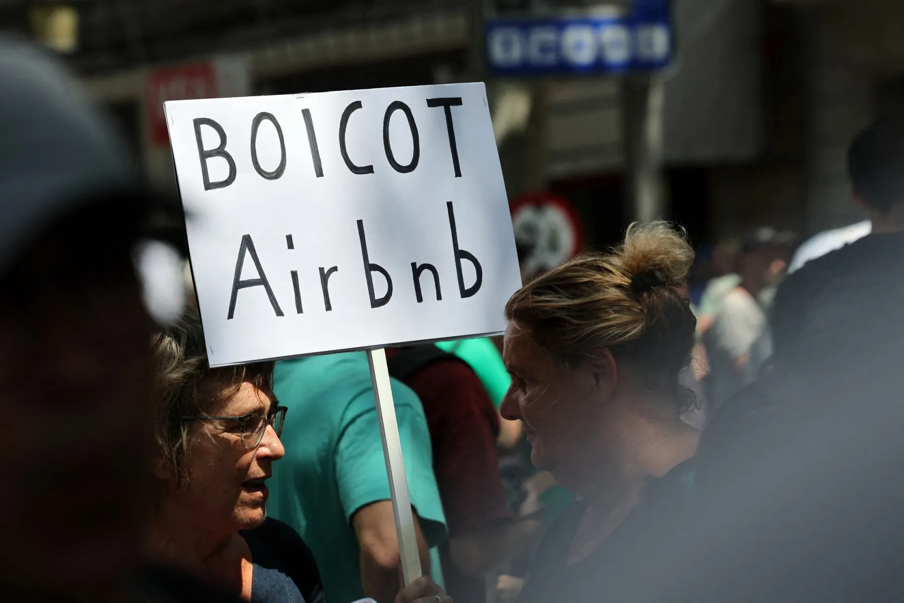 Airbnb to cancel listings for lets not registered with Spain's government