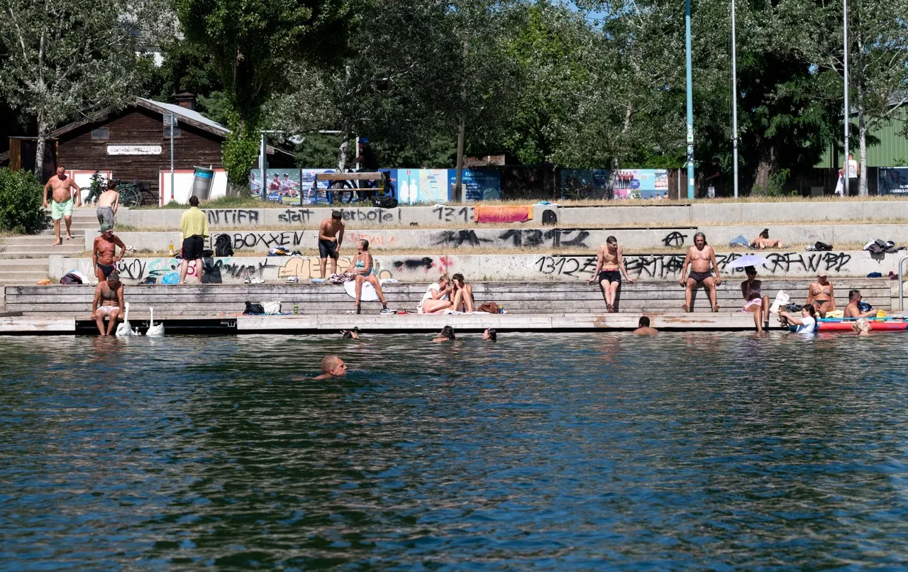 How to stay safe when swimming in Austria's lakes and rivers this summer