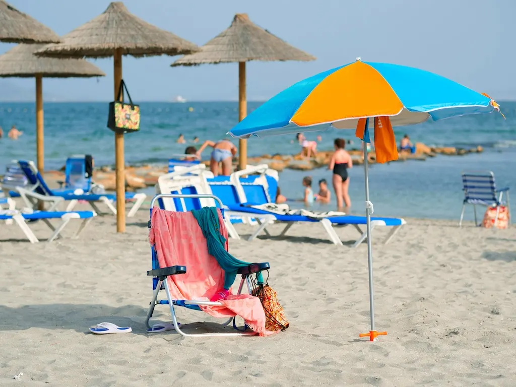 What are the rules for reserving a spot at the beach in Spain?