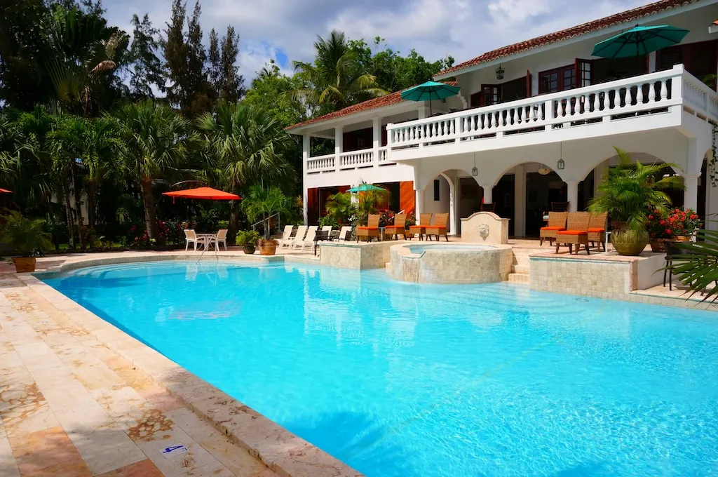 How to rent your swimming pool in Spain to make some extra money