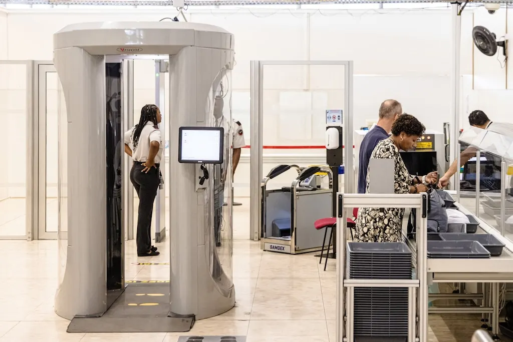 When will airports in Spain scrap the 100ml liquids rule?
