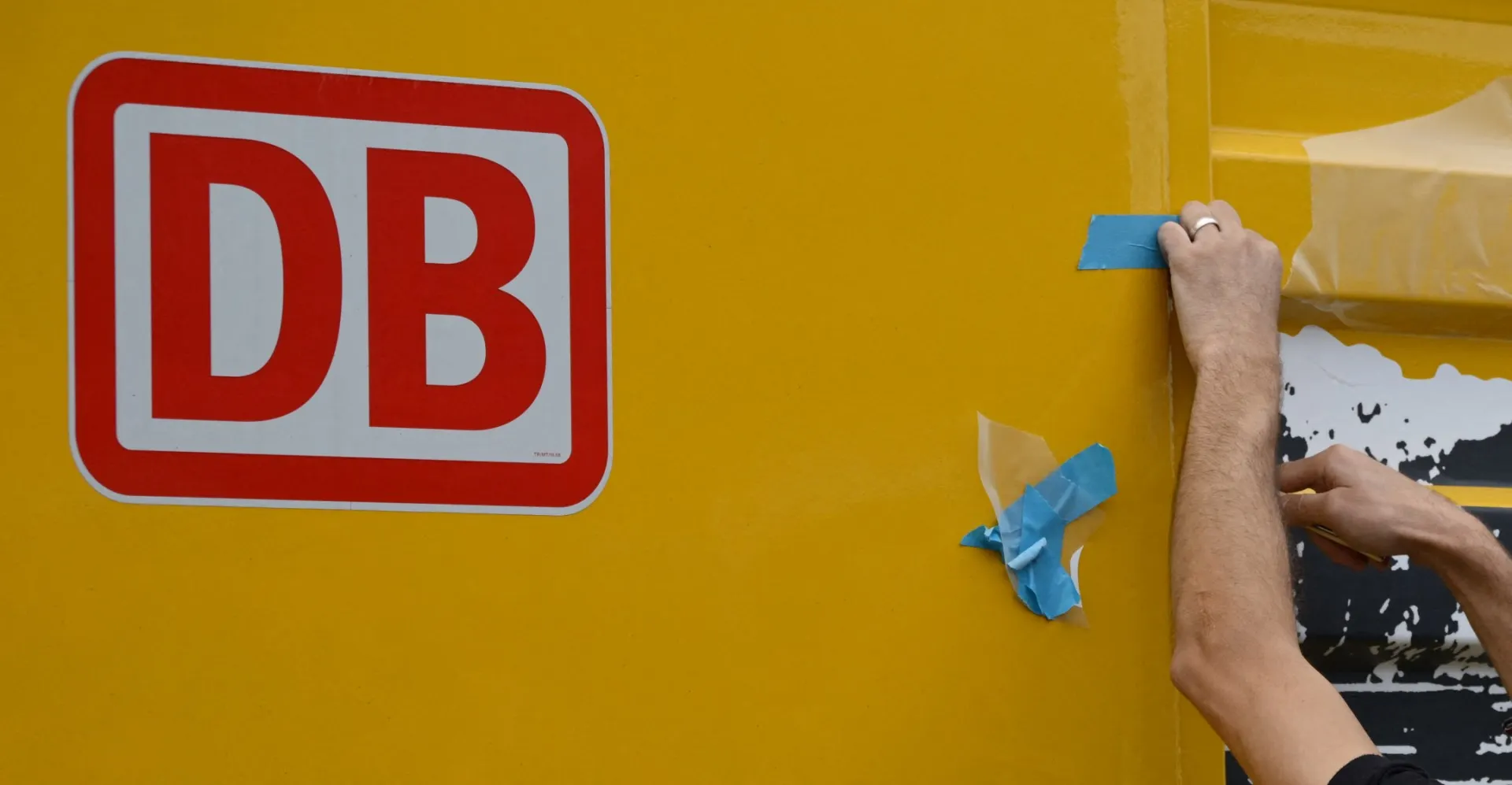 Deutsche Bahn trains resume after technical glitch paralyses network
