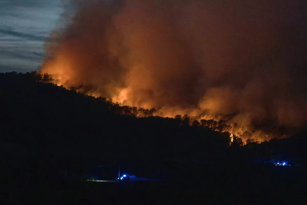 One dead and nine injured in massive wildfire in southern France