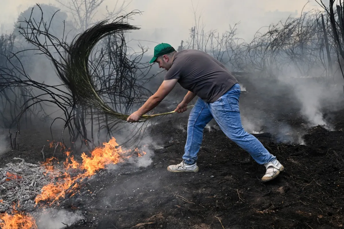 Spain PM vows 'climate pact' on visit to fire-hit region
