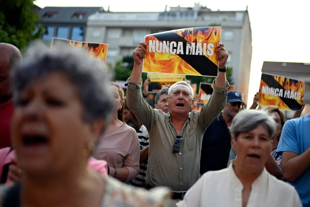 Fires ravage an ageing rural Spain
