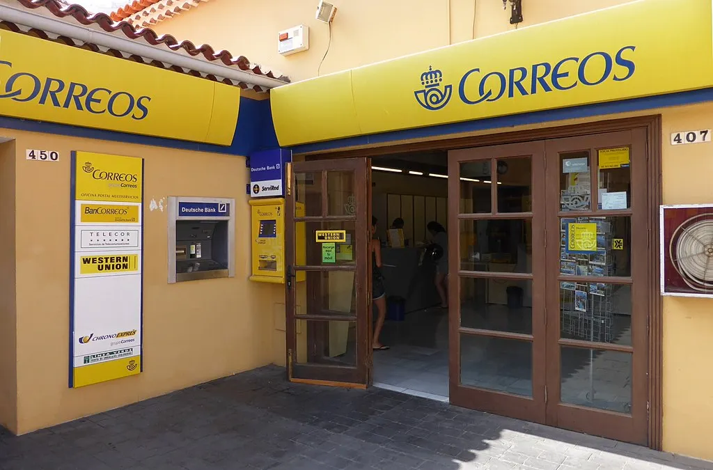 Spain's post service temporarily suspends shipments to the US