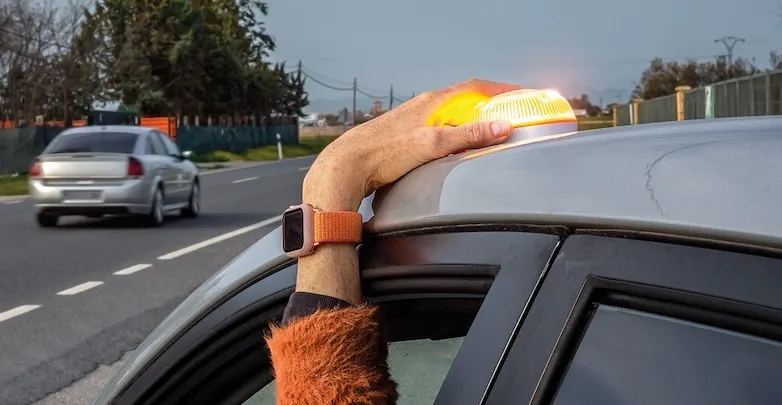 Driving in Spain: Which V-16 emergency light should you buy?