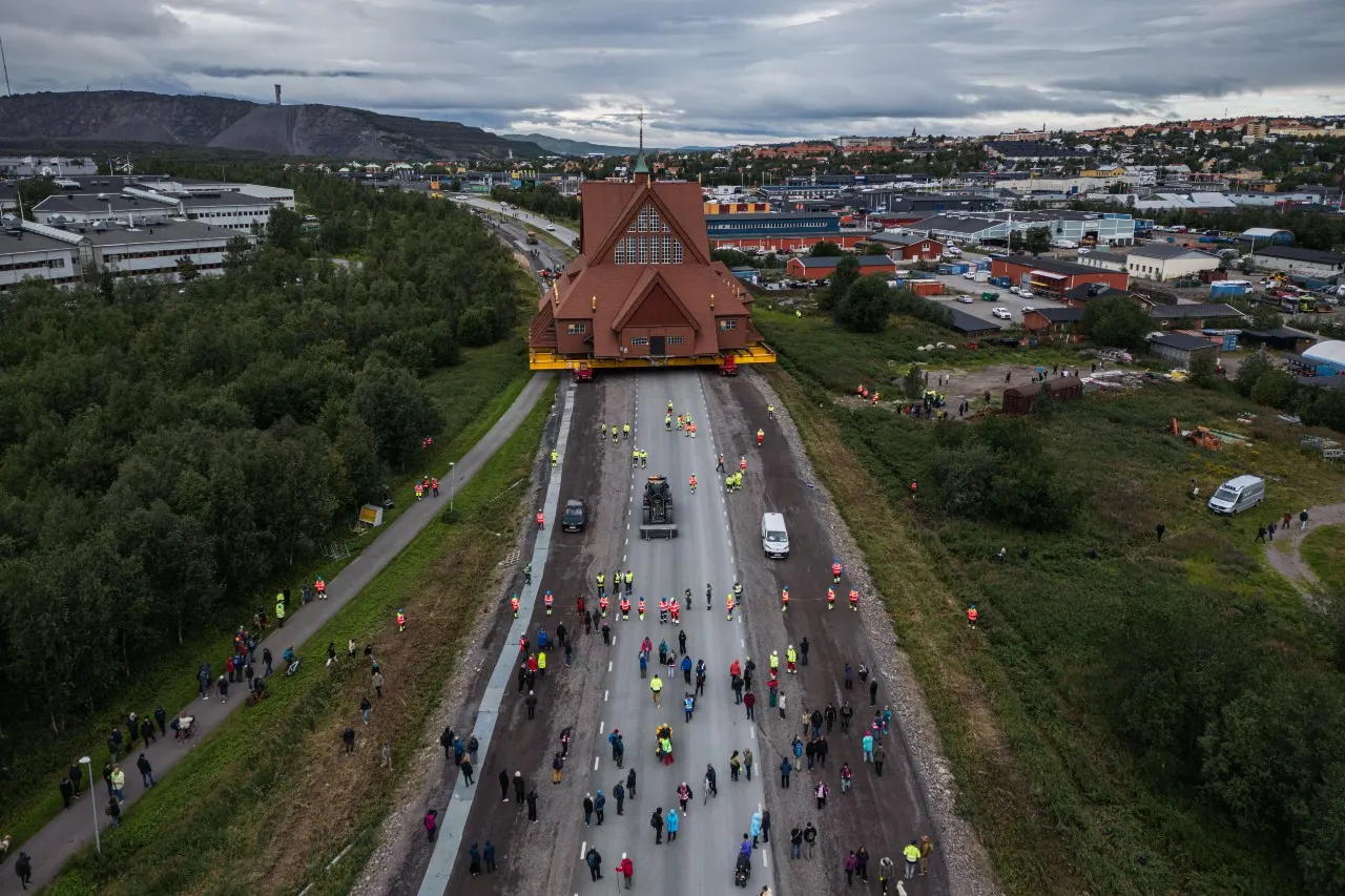 Premik zgodovinske švedske cerkve zaradi širitve rudnika v Kiruni