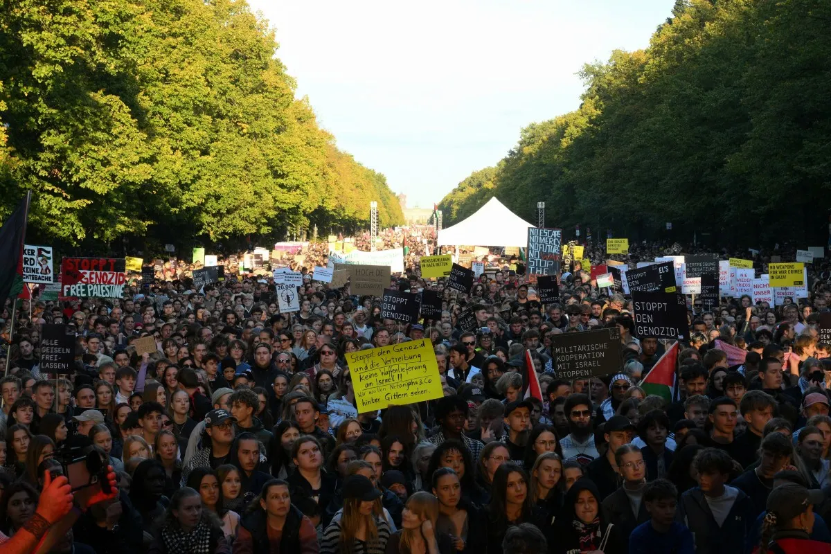 Huge Berlin protest urges end to Gaza war