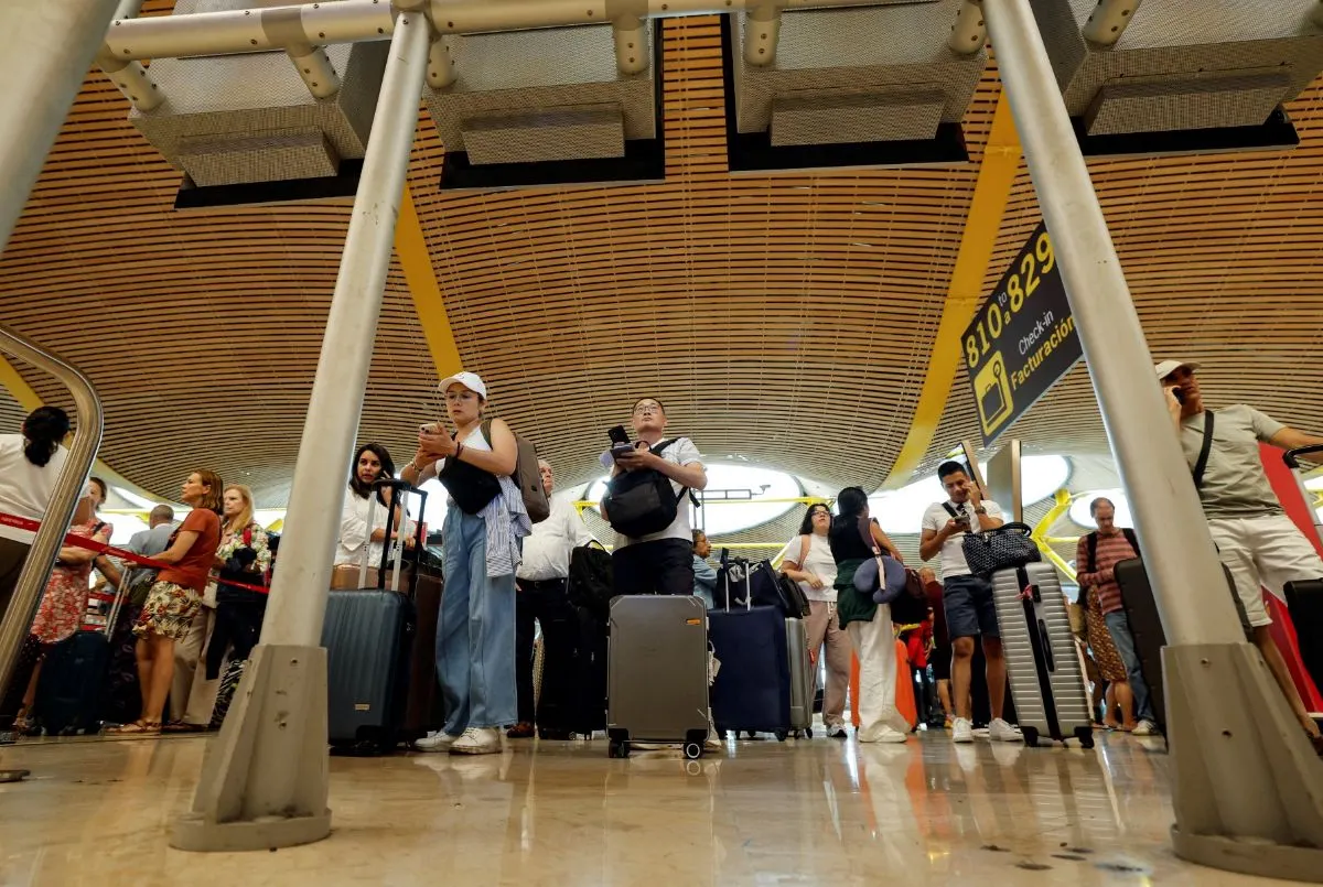 More staff at Madrid airport threaten to strike after days of holdups