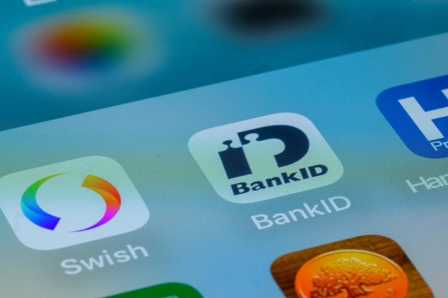 Which phones will lose access to BankID in Sweden next year?