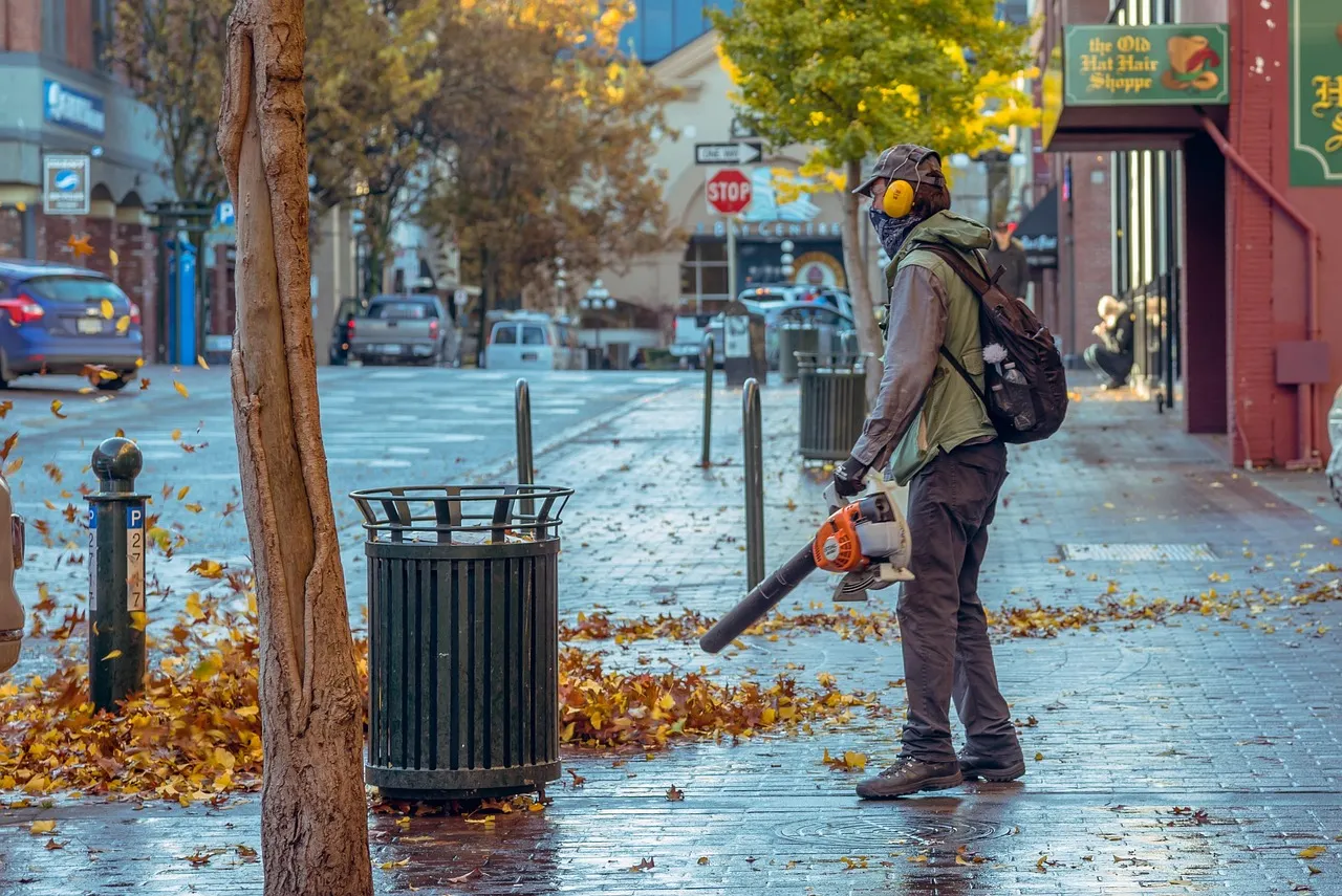 Foreigners' rights and leaf blowers: Sunday's key votes in Swiss cantons