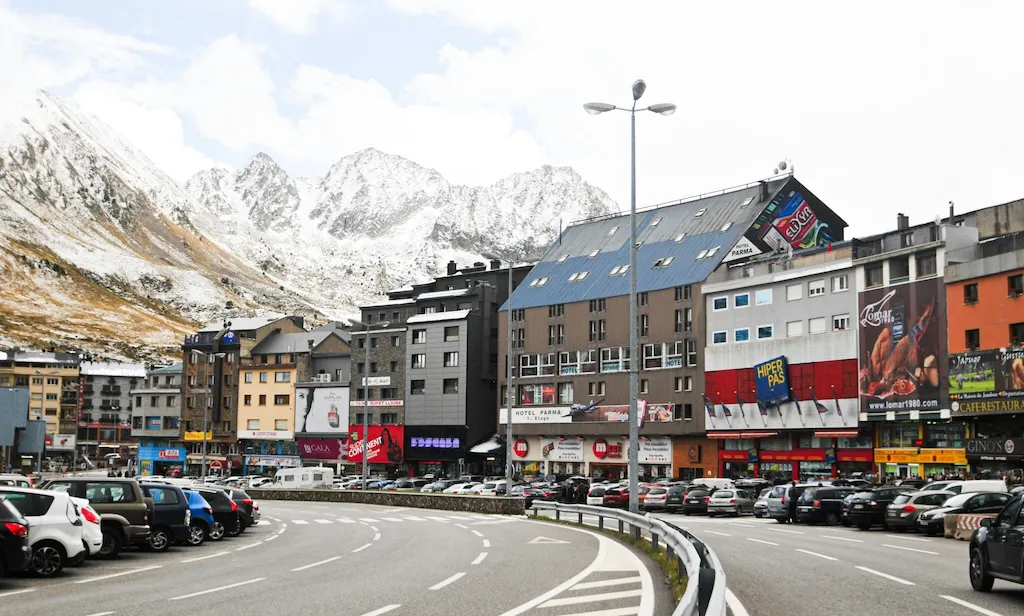 How much tax will I save if I live in Andorra rather than Spain?