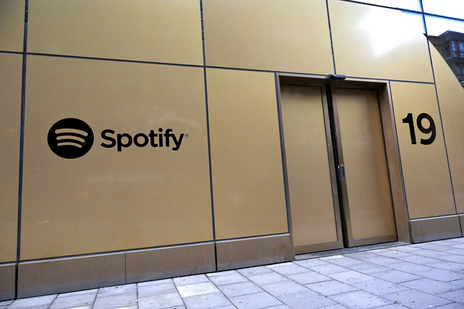 Sweden's Spotify introduces transparency measures to tackle AI abuse