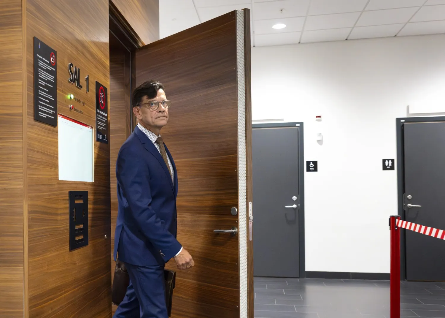 Nekdanji švedski svetovalec za nacionalno varnost oproščen obtožb o malomarnem ravnanju s tajnimi dokumenti