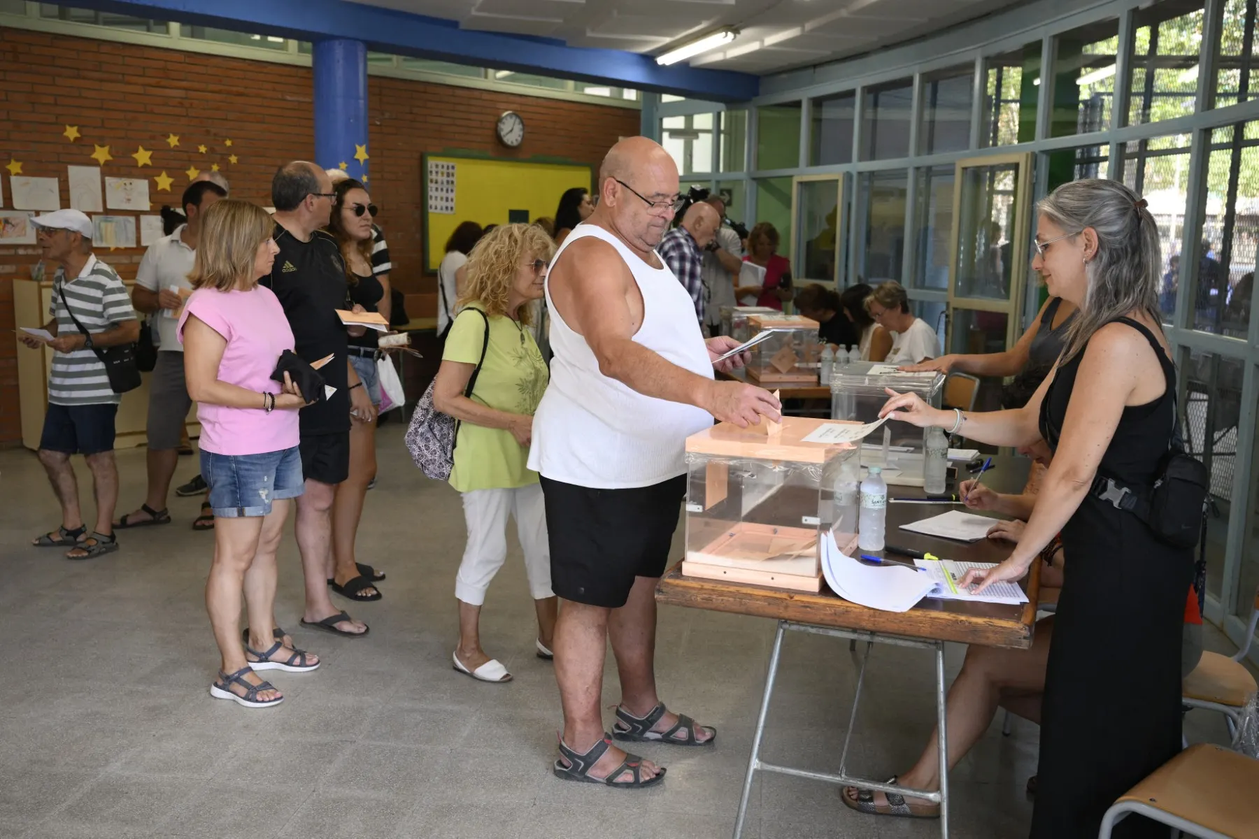 Who do foreigners vote for when they gain Spanish citizenship?