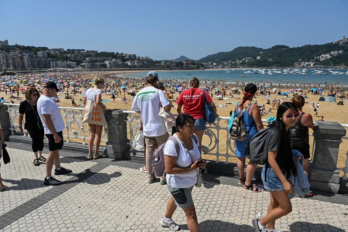 Spain welcomes record 22.3 million summer tourists