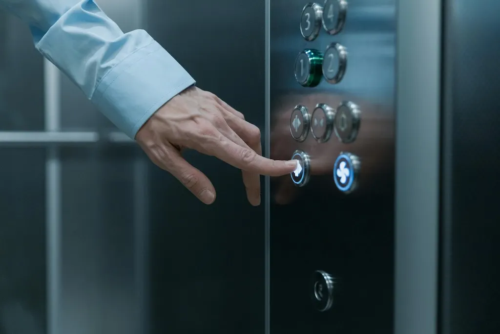 Do you have to pay for the lift if you live on the ground floor in Spain?