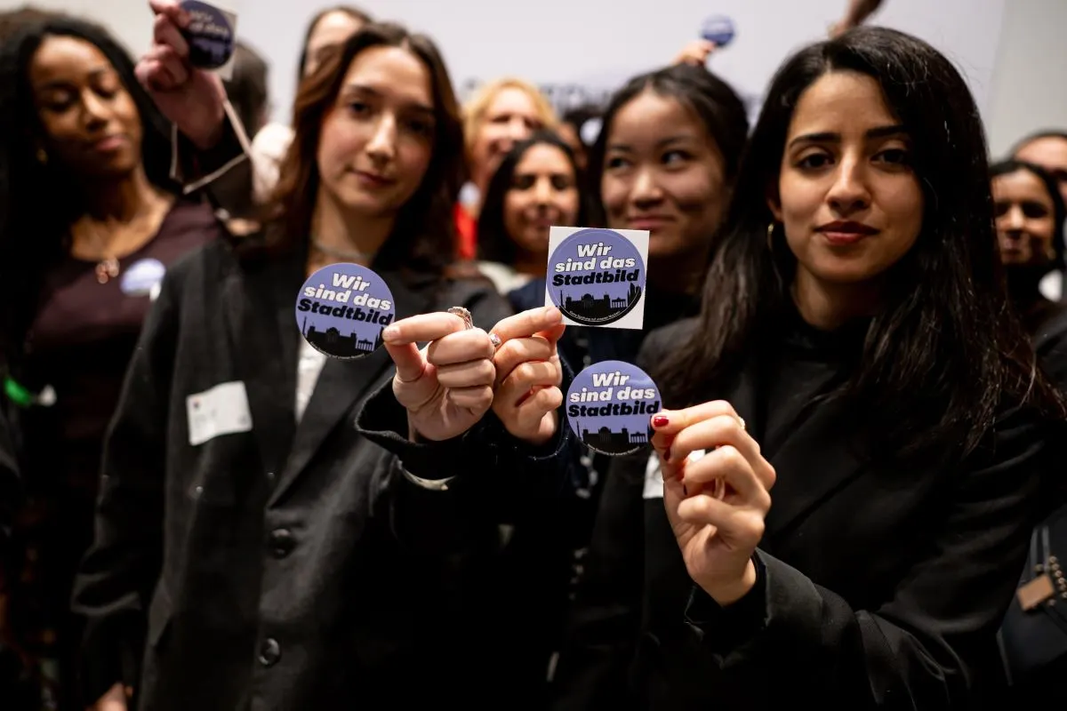 Students walk out on German Chancellor's speech on integration