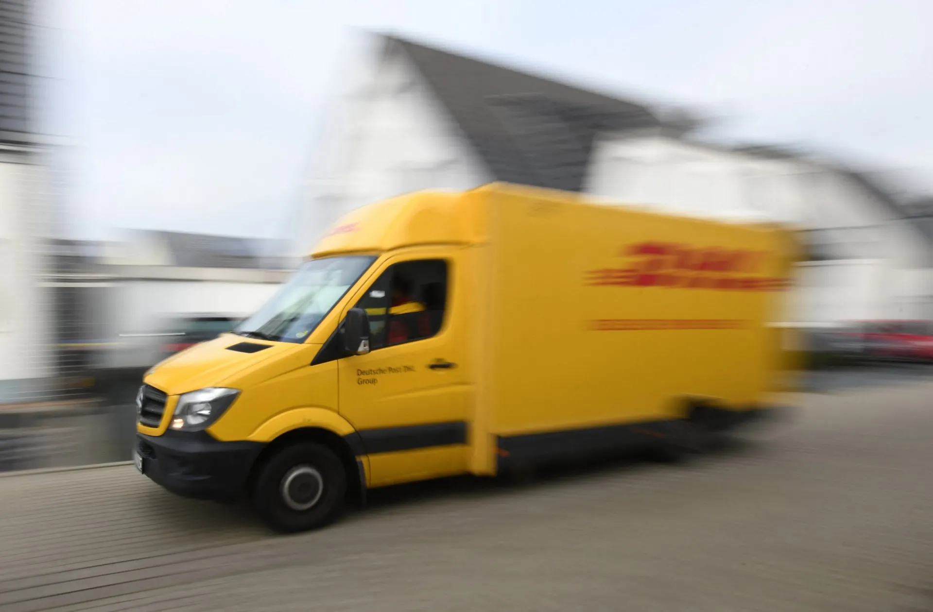 Can I still send mail to the US with Deutsche Post or DHL?