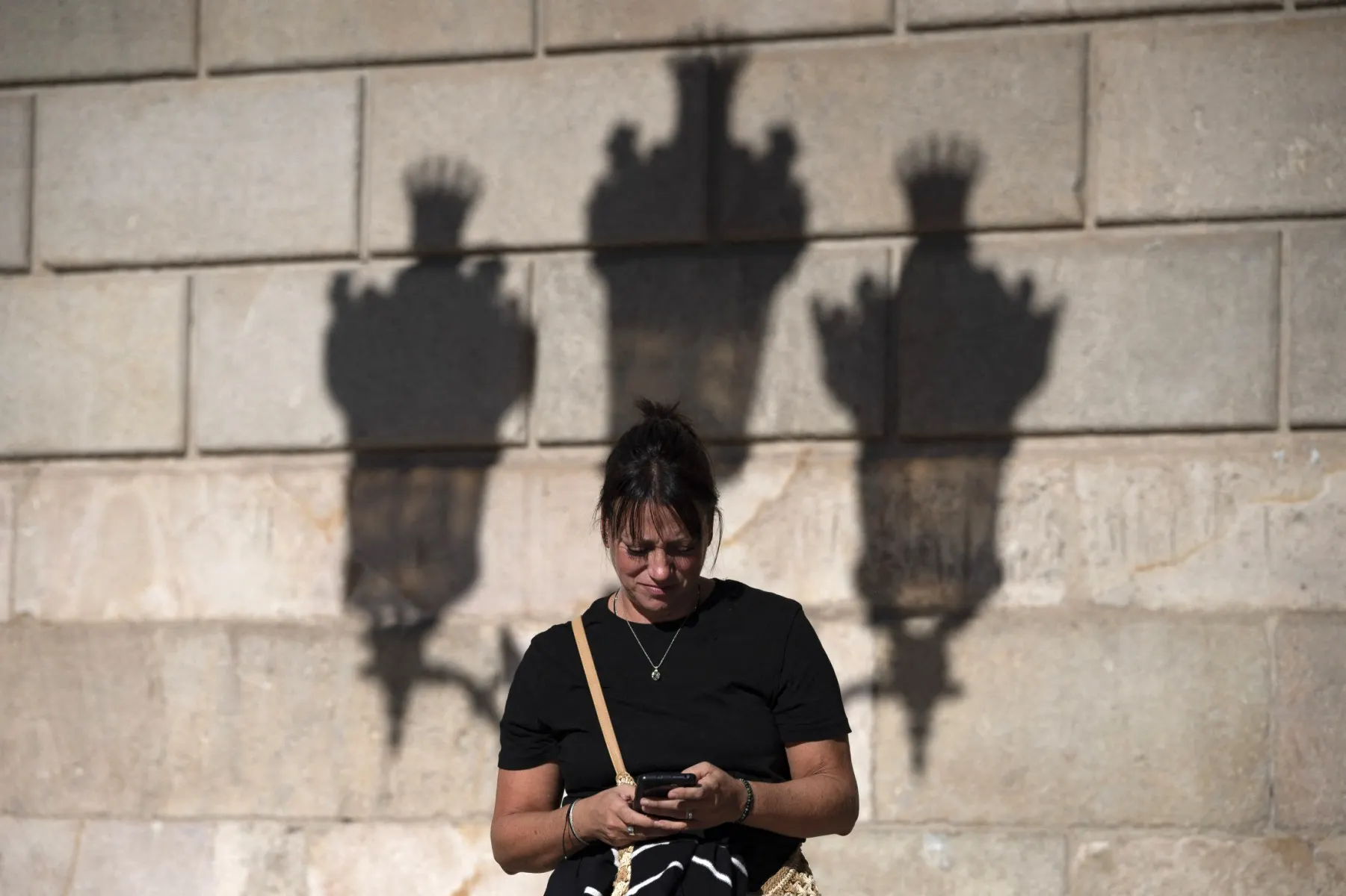 Five million people in Barcelona receive SMS alert on their phones