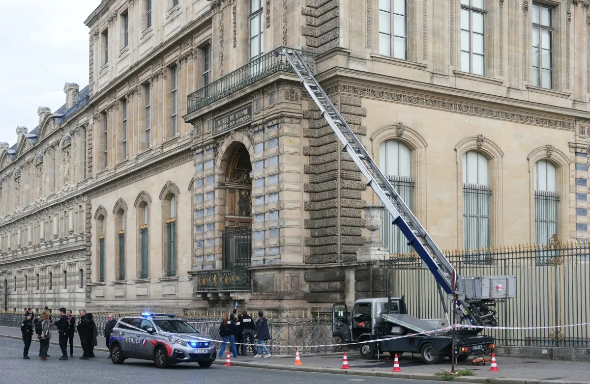 Two more suspects including woman charged over Louvre heist