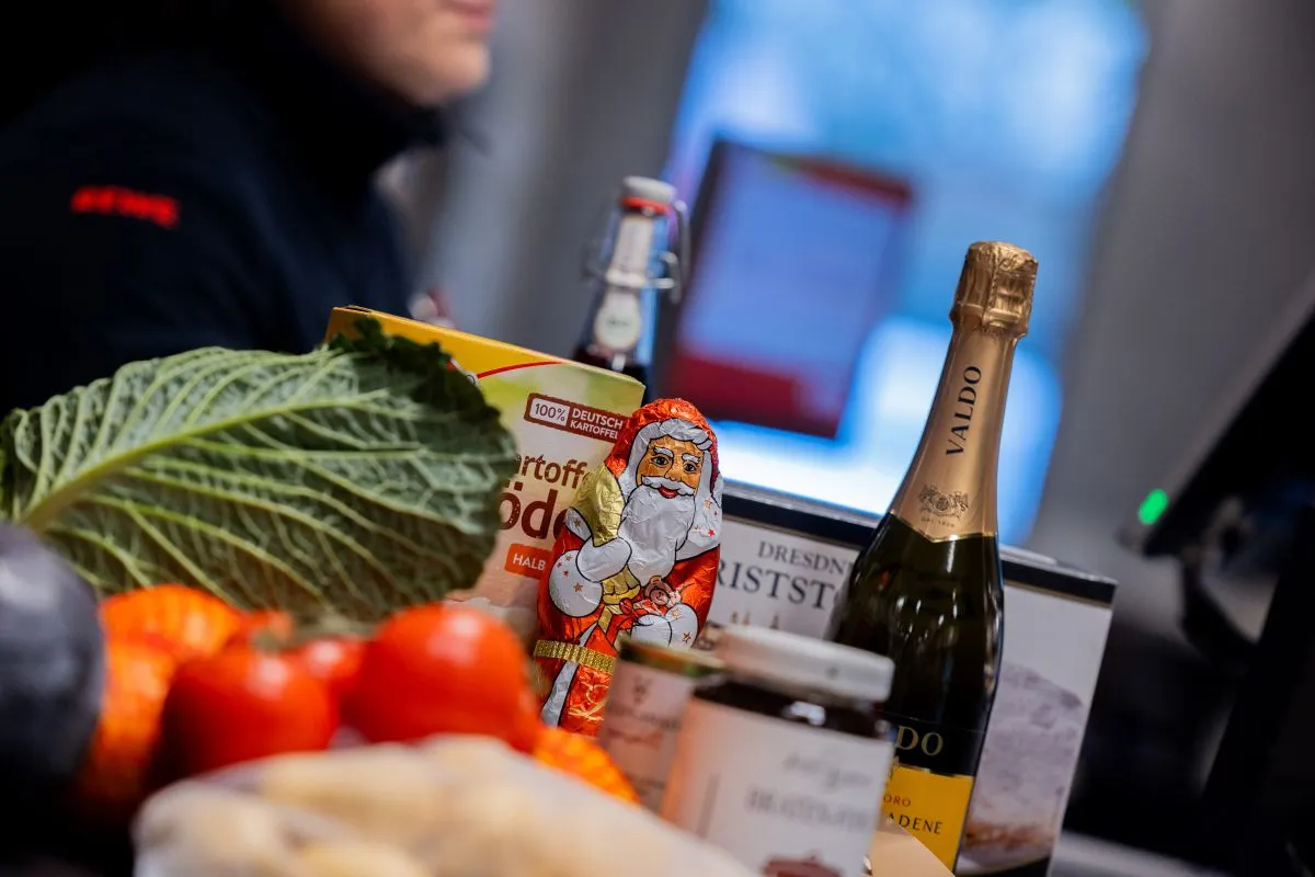 Which supermarkets in Germany are open on Christmas Eve or Christmas Day?