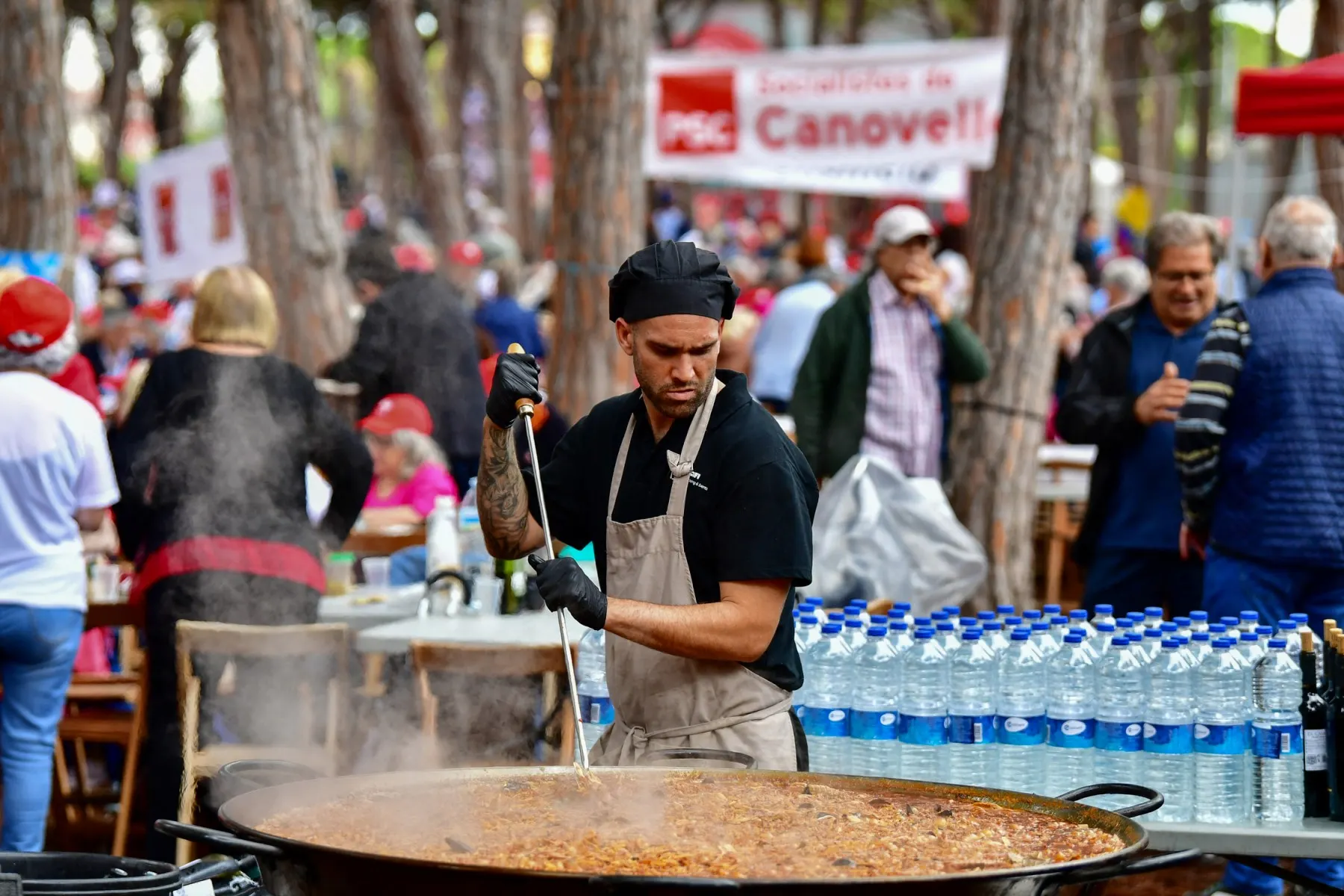 Why paella is eaten for lunch and not dinner in Spain (and mainly on Thursdays)
